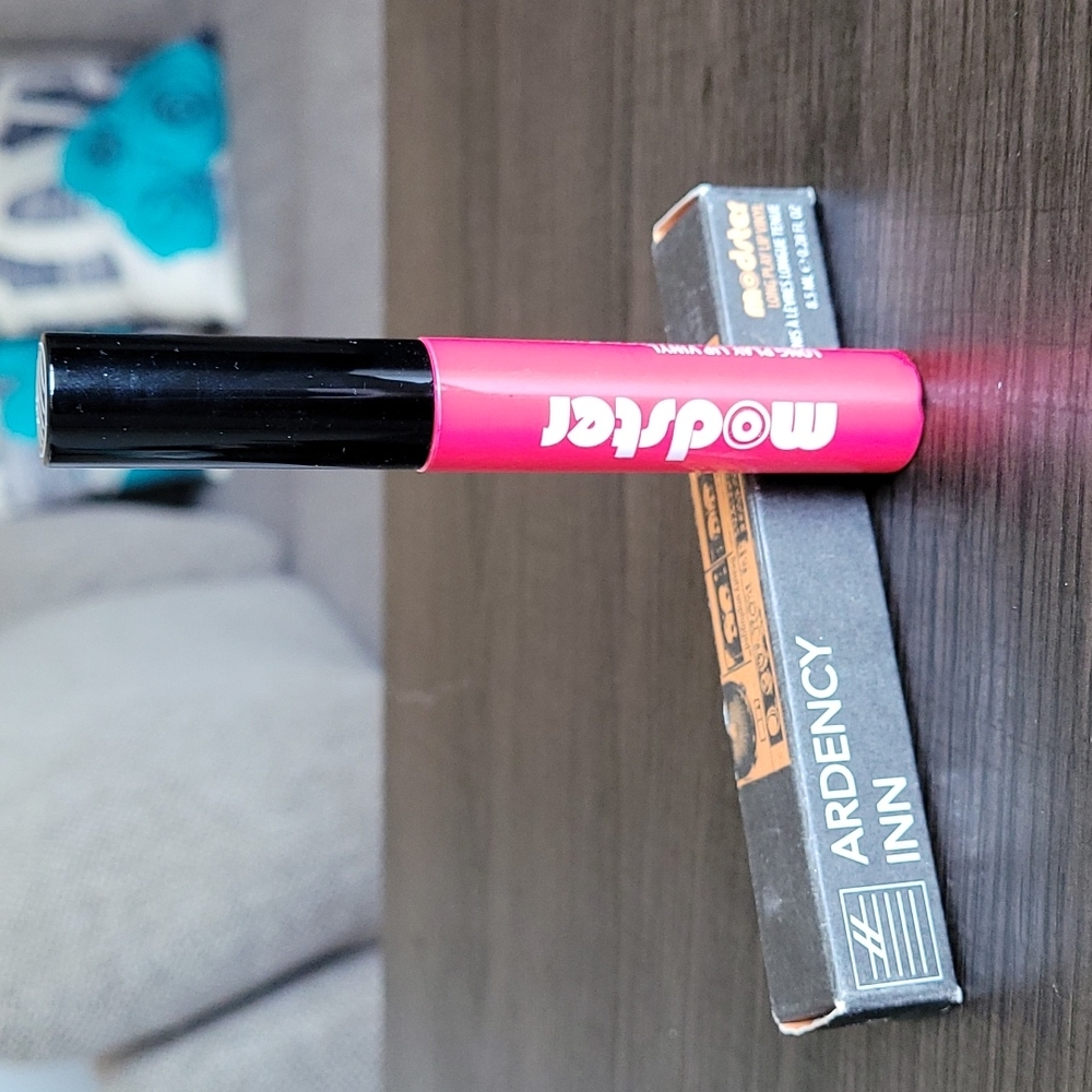 Ardency Inn lip vinyl